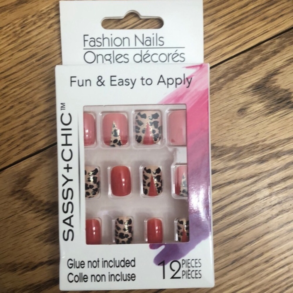 NWT Sassy + Chic Leopard & Red design Artificial Press On Nails